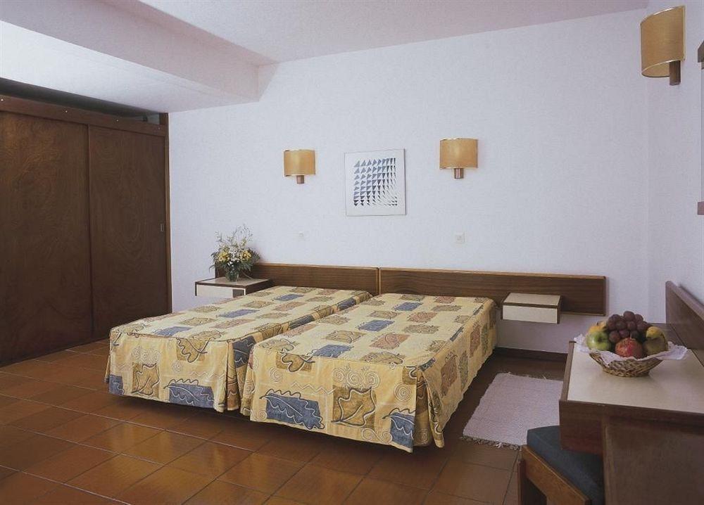 Hotel Praia Dourada Vila Baleira  Room photo
